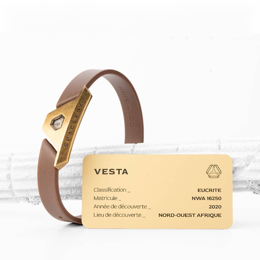 Bracelet météorite Vesta avec sa plaque d'identification