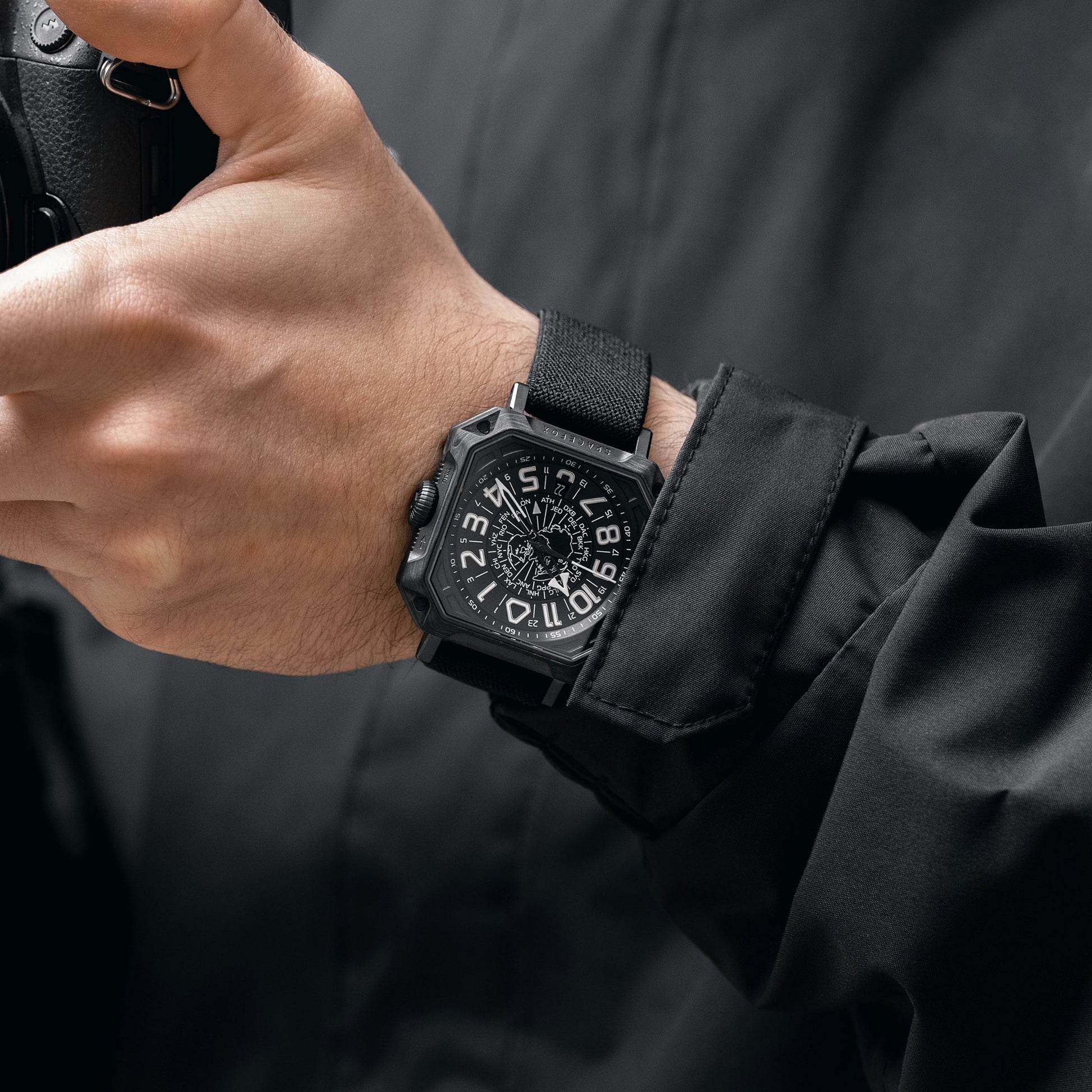 Moon GMT XK1 - SPACEFOX