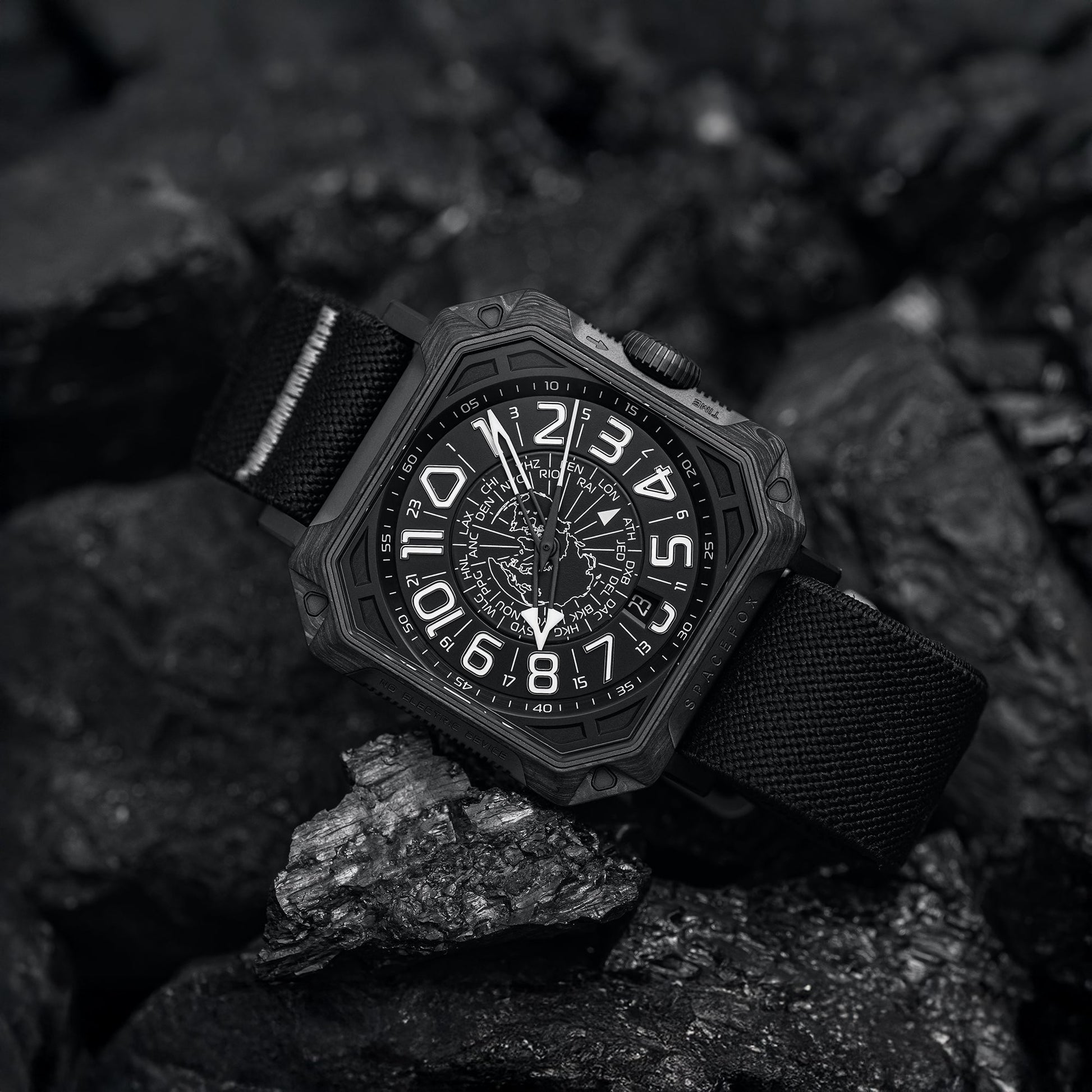 Moon GMT XK1 - SPACEFOX